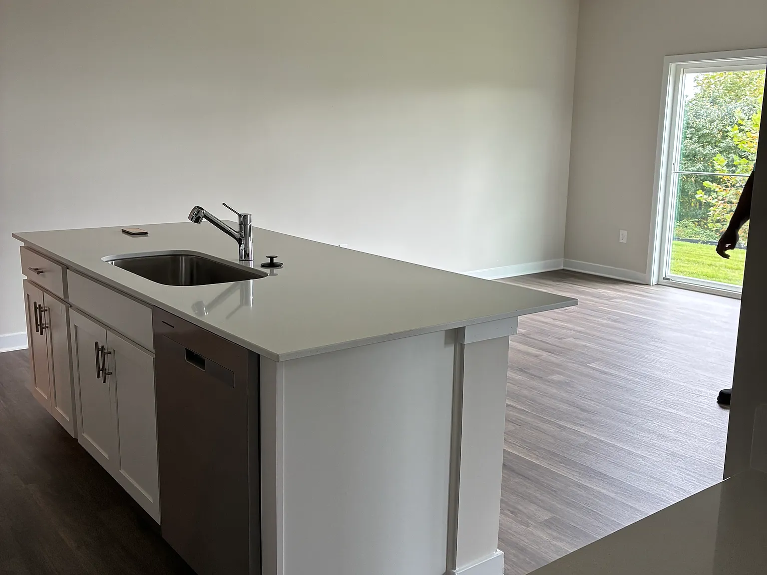 4 bed, 1934 sqft, $2,795 — Photo 3