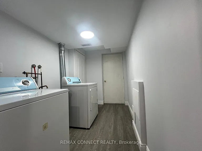 8 Evanwood Cres #BASEMENT — Photo 2