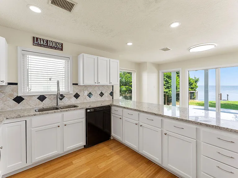 3920 Brookhaven Dr — Photo 10