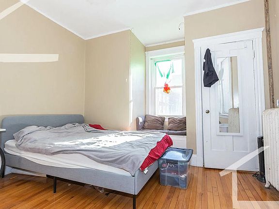 5th image of 324 Saint Paul St #16