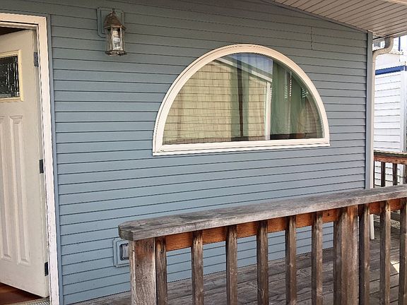 4th image of 2335 N Marine Dr