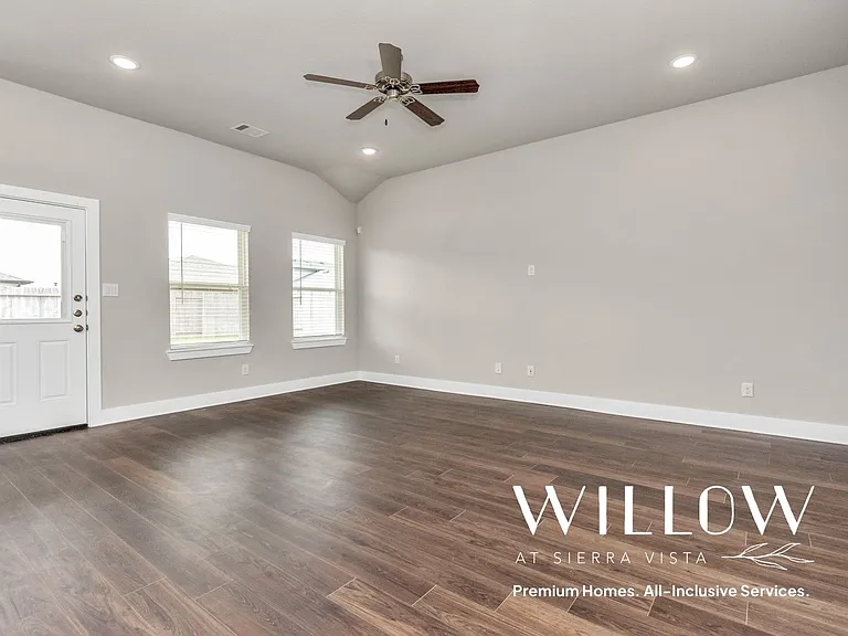 1218 Scarlet Creek Dr — Photo 8