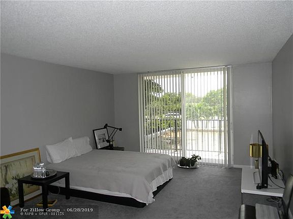 3rd image of 1800 N Andrews Ave APT 2J