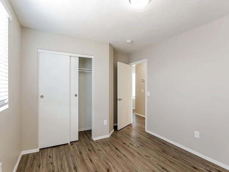 3929 W Irwin Ave — Photo 14