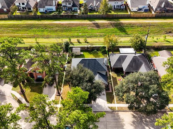 19615 Kilborne Park Ln, Spring, TX 77379