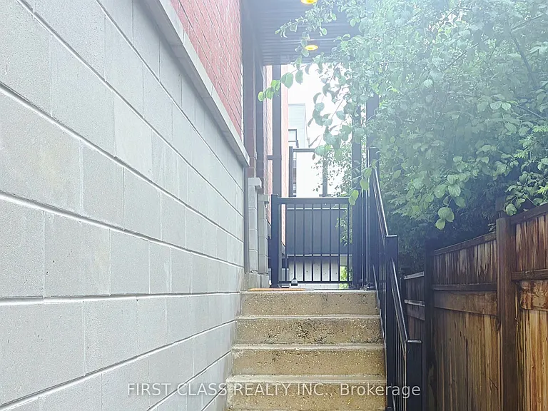 20 Echo Point #126 — Photo 3