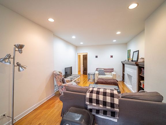 2nd image of 7648 N Greenview Ave #1
