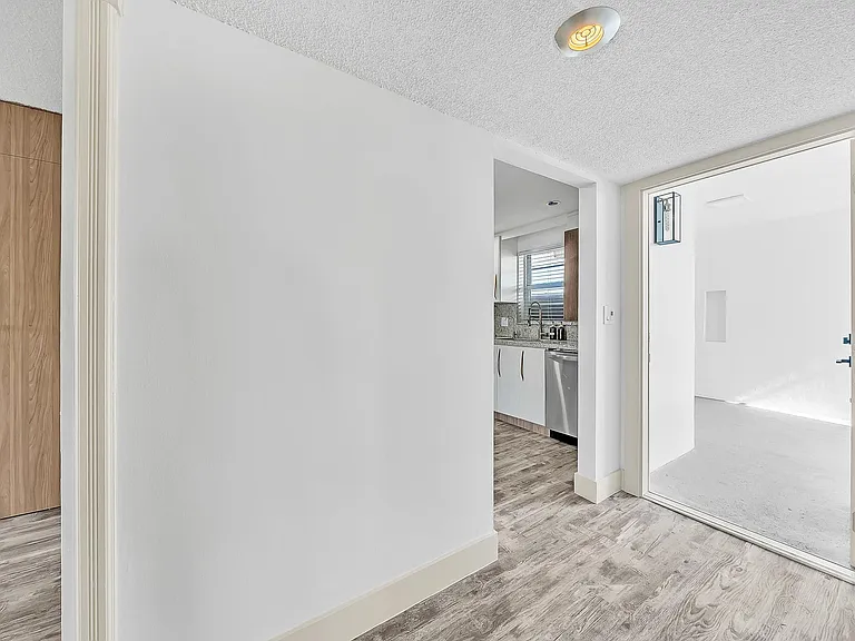 3051 NE 48th St #301 — Photo 34