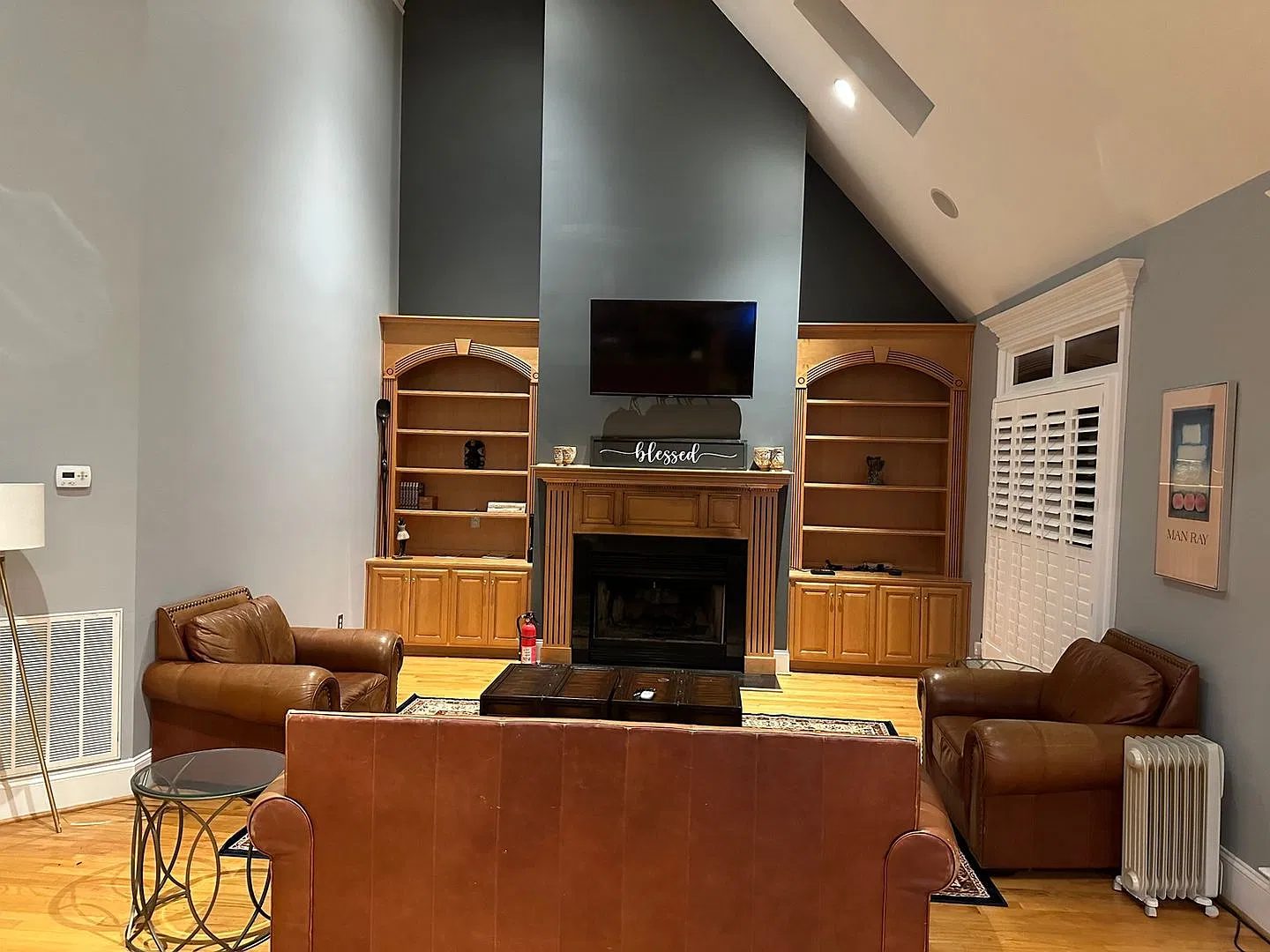 Charming 2BR Duplex in Belmont — Photo 2