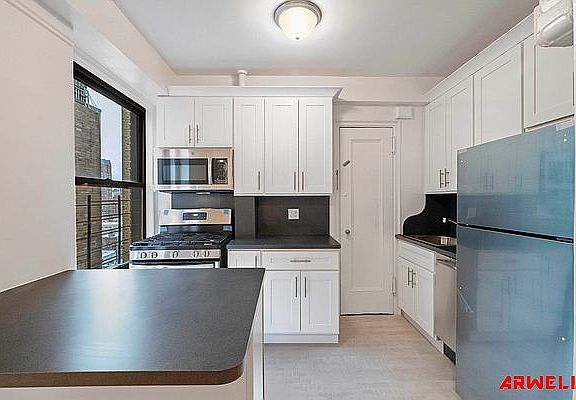 4th image of 311 E 72nd St APT 17C
