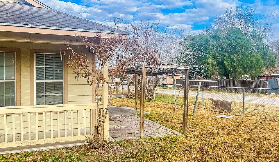 523 N Nueces St, Mathis, TX 78368 MLS 112596 Zillow