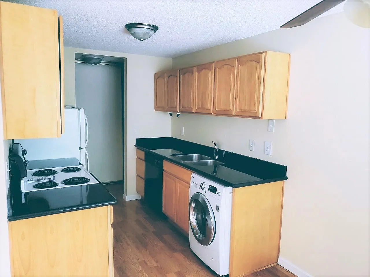 1 bed, 909 sqft, $2,650 — Photo 3
