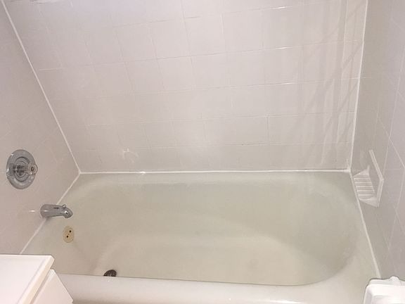 5th image of 5558 N Sawyer Ave Floor 1