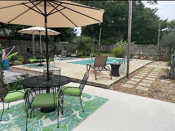 2nd image of 1975 Summit Blvd