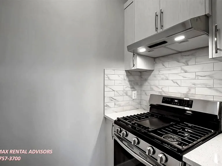 143 Lucas Ter NW #UPPER — Photo 5