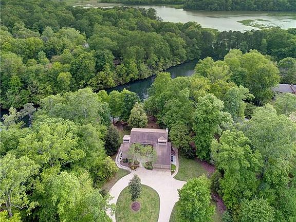 2nd image of 105 Crestwood Dr