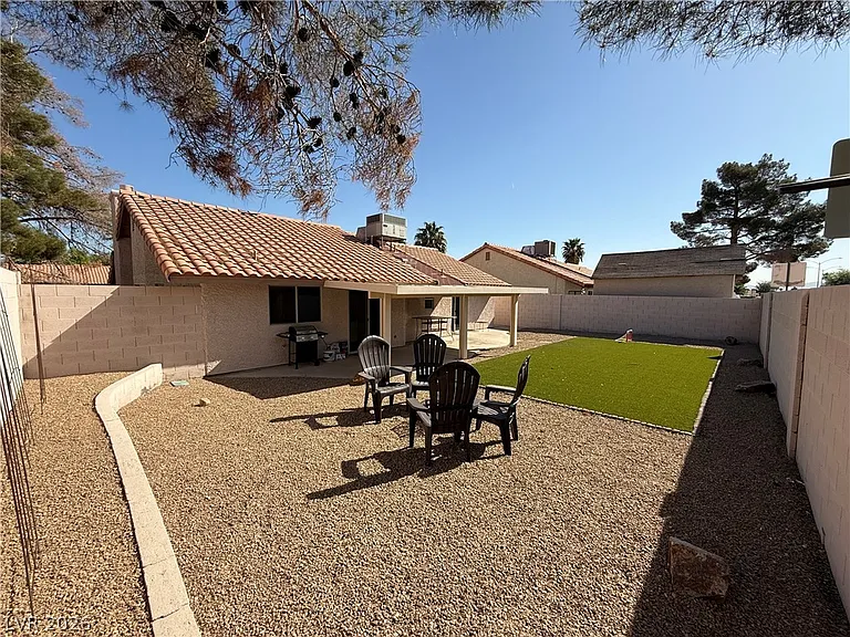 488 Chelsea Dr — Photo 19