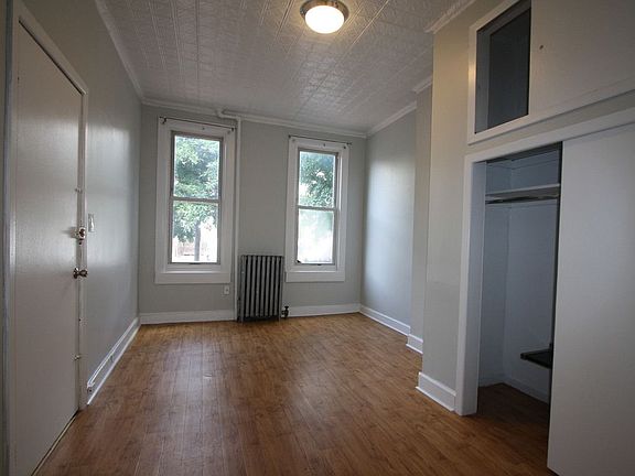 3rd image of 276 19th St #1