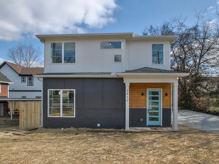 2810 Gear St — Photo 1