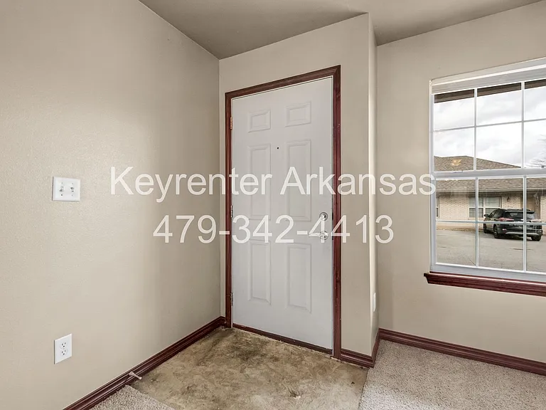 1270 N Trinity Dr — Photo 5