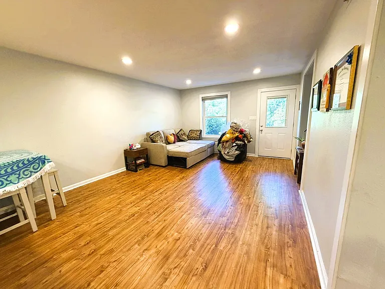 1113 Washington Ct — Photo 5