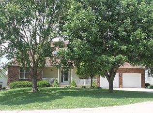 510 Country Club Square Dr, Cameron, MO 64429