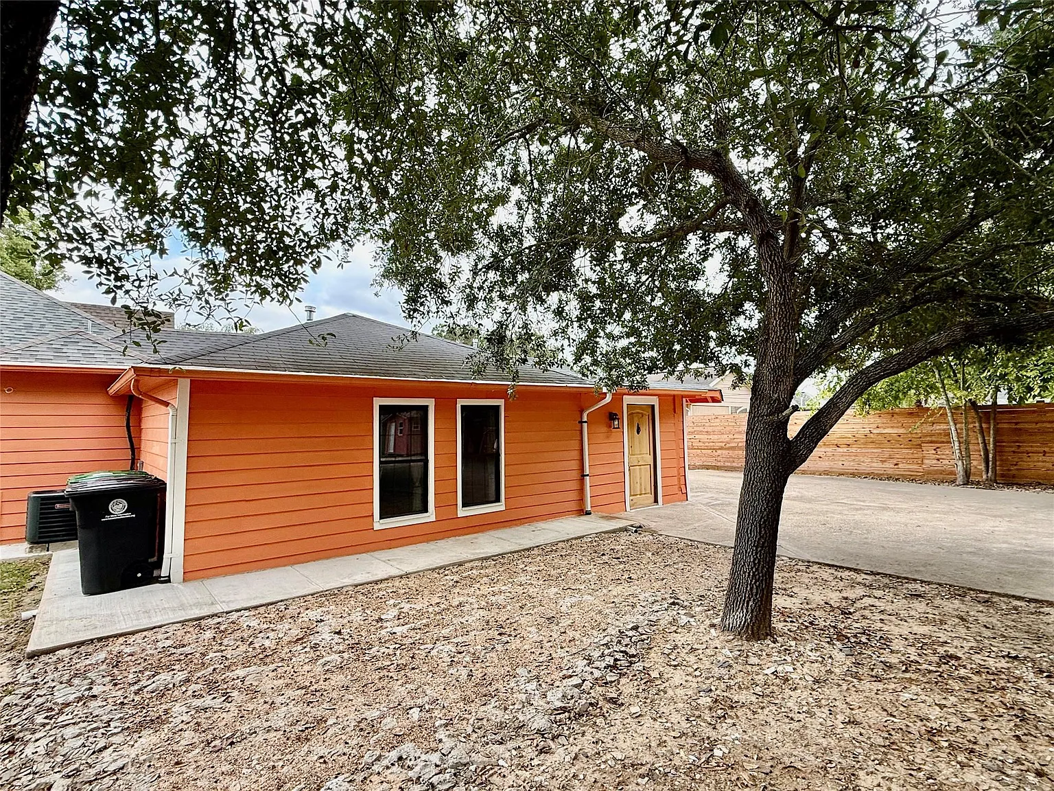 1 bed, 1.0 bath, 574 sqft, $1,250 — Photo 3
