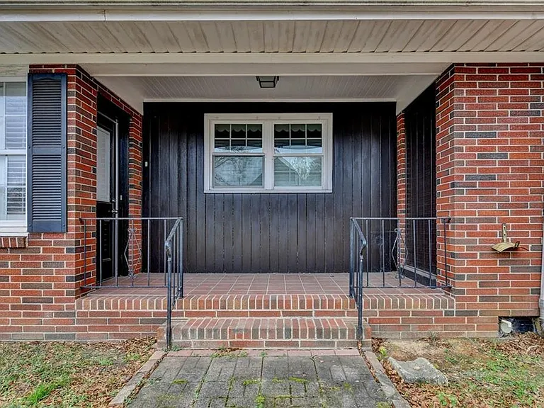 8 Highland Ln — Photo 3