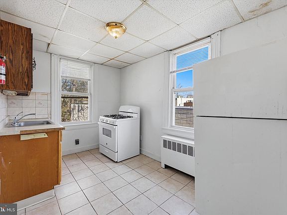 2nd image of 909 Springfield Rd #D