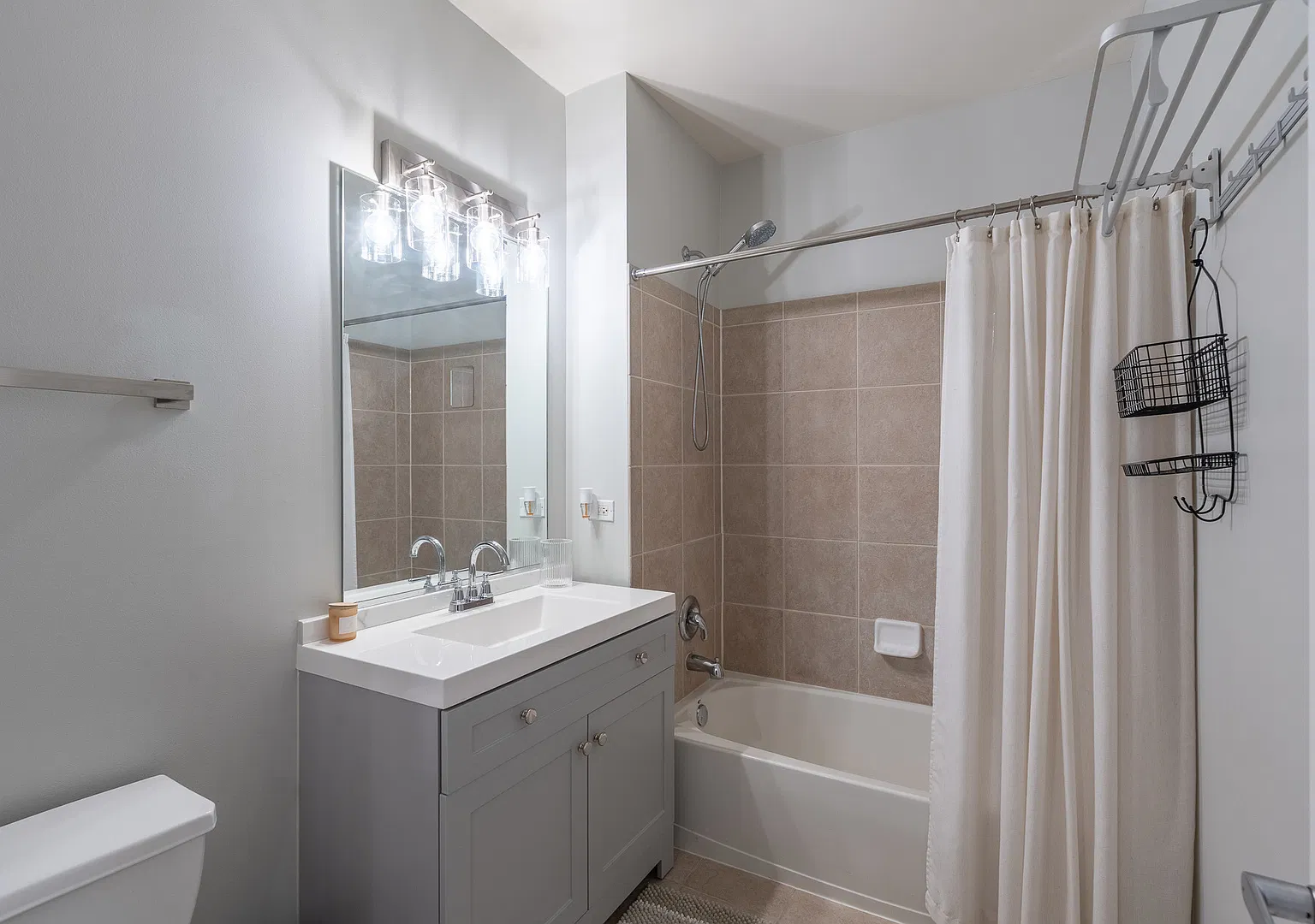 1 bed, 840 sqft, $2,600 — Photo 4