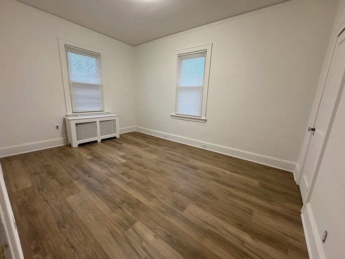 Building Photo - 520 4th Ave #2