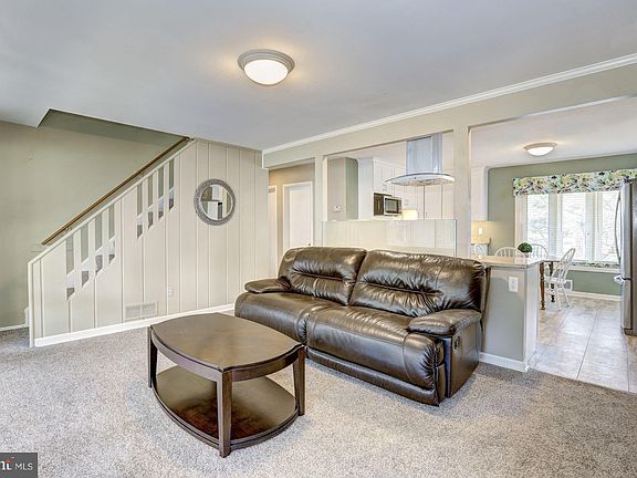 4th image of 832 Crothers Ln