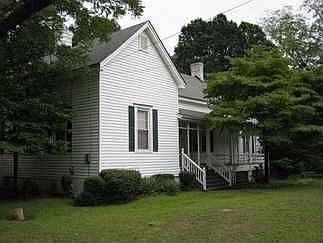 2nd image of 404 N Main St