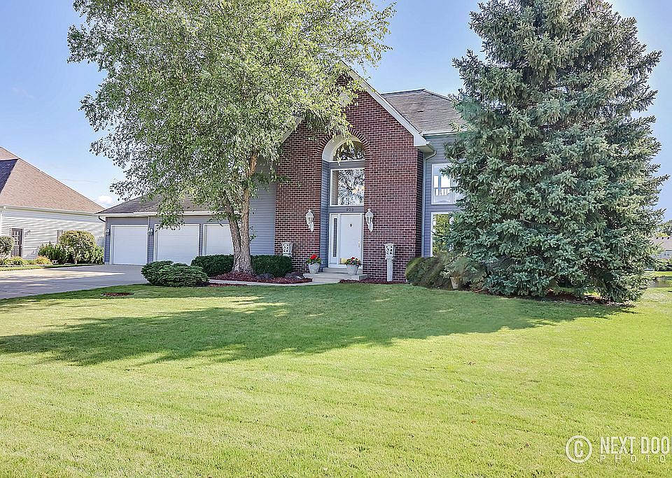 1st image of 928 Sand Lake Dr