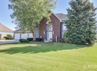928 Sand Lake Dr, Zeeland, MI 49464
