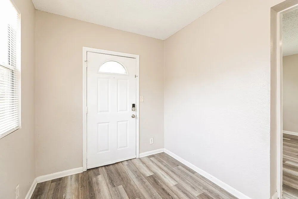 3 bed, 1.0 bath, 1109 sqft, $1,200 — Photo 4