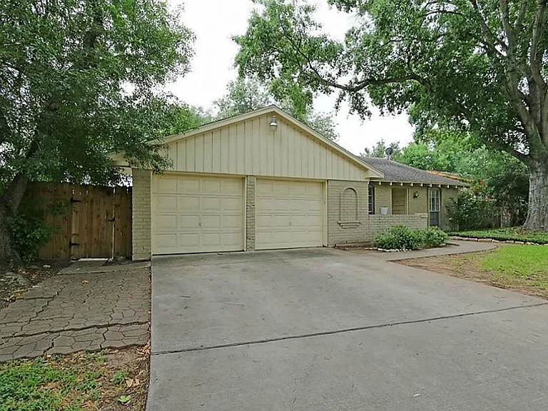 12623 Westella Dr — Photo 1