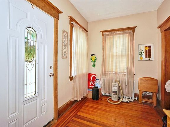 3rd image of 19 Windom Ave