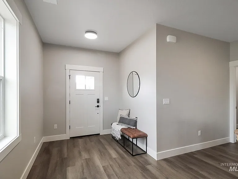 12518 Ochoco St — Photo 2