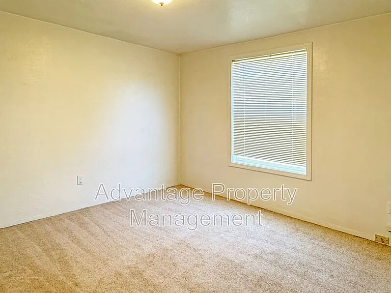 2353 NW Fillmore Ave — Photo 14