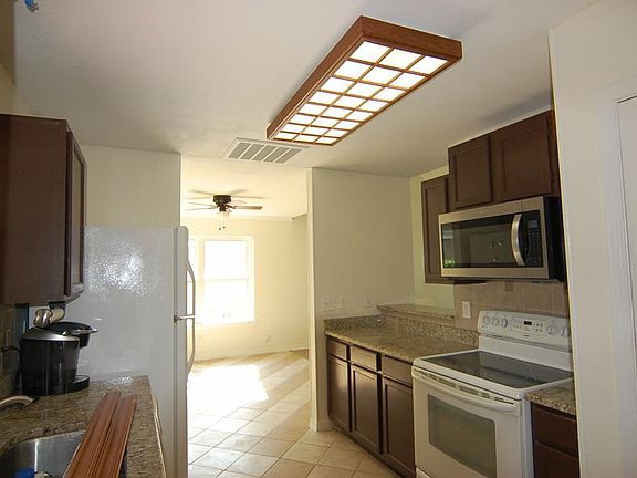 2nd image of 833 Wyndham Pl