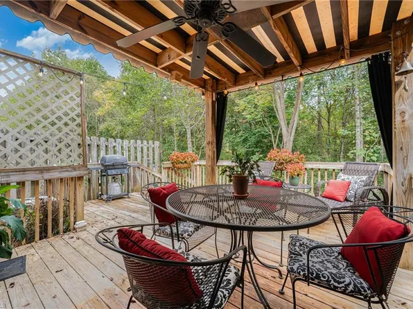 215 Channel Cove Ct, Jamestown, NC 27282