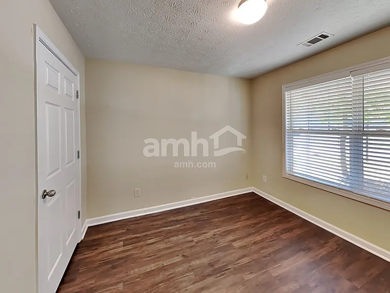 303 Cole Creek Dr — Photo 13