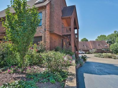 5196 Hollow Wood Ct APT C, Saint Louis, MO, 63128