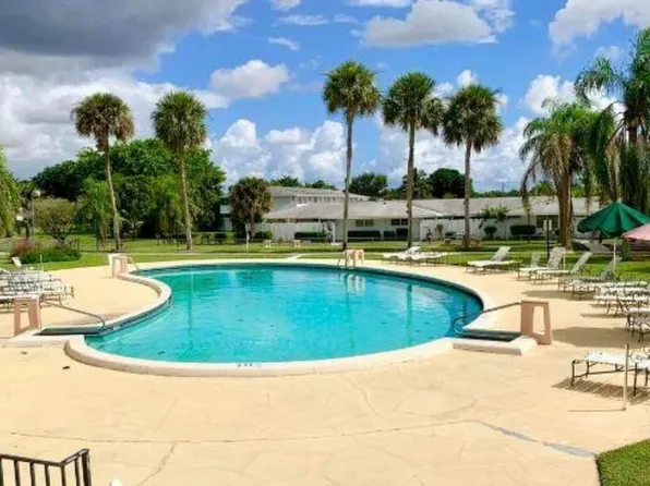 63 East Court, Royal Palm Beach, FL 33411
