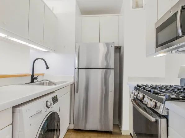 415 East 37th Street image 3 of 23