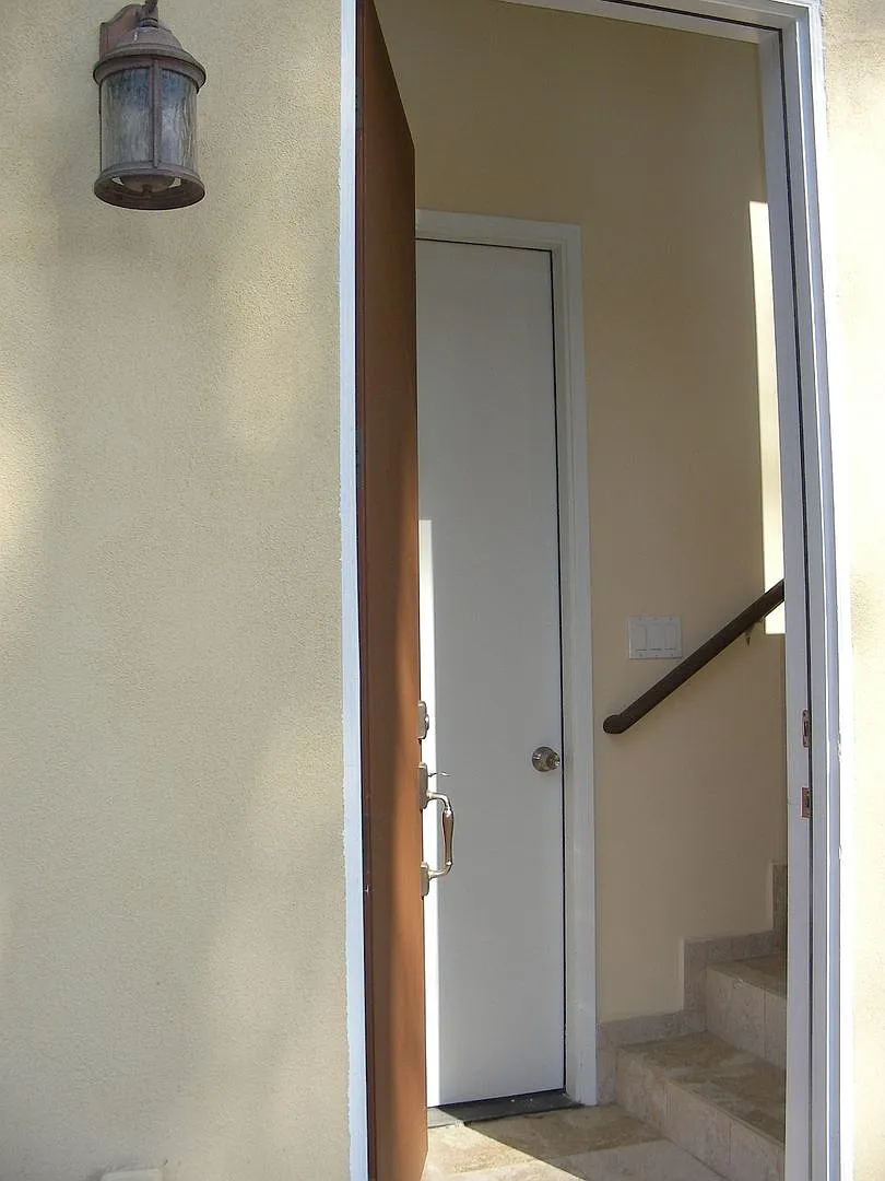 Live/work space in Laguna Canyon - For Lease — Photo 2