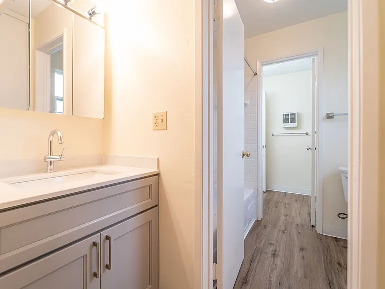 Euclid Apartments — Photo 10