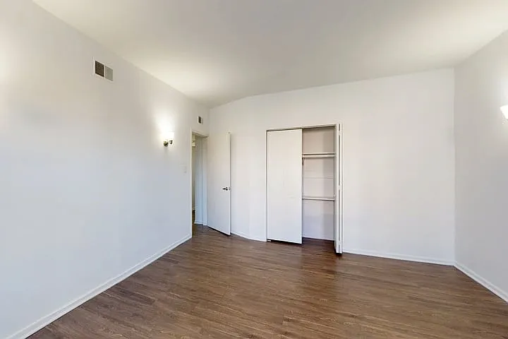 925 East 46th Street — Photo 15
