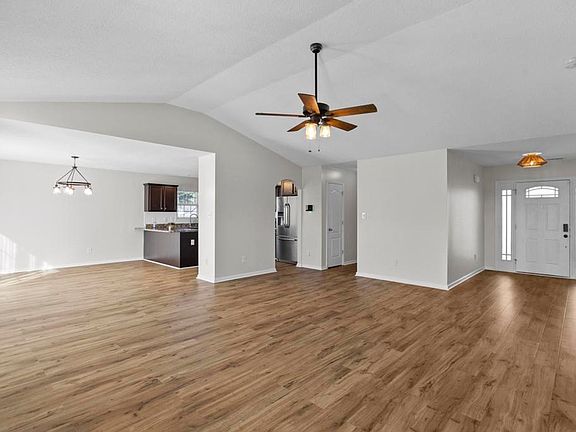 3rd image of 302 Aquamarine Cir